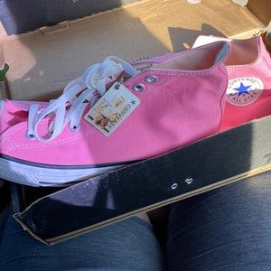 Pink High top Converse Size 7/5 in women (brand new)